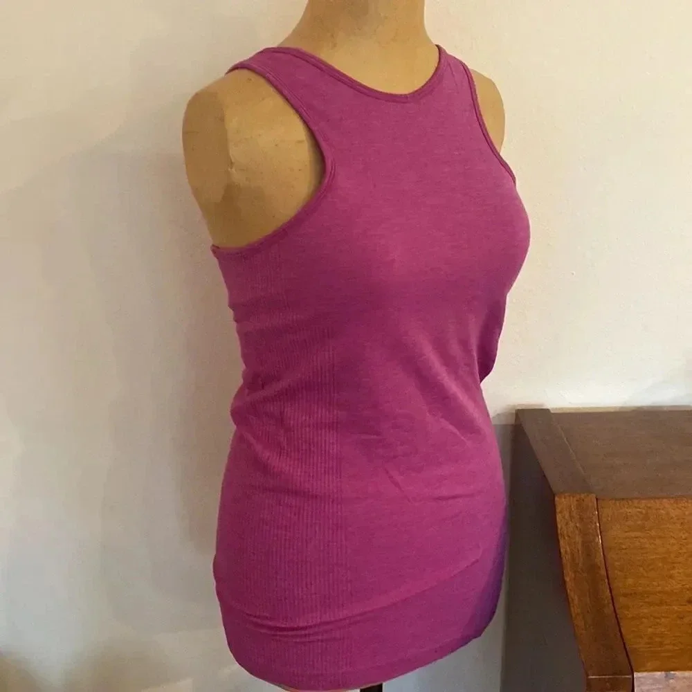 Lululemon sz 8 Seamlessly Covered Tank heathered Ultra Violet with pads EUC